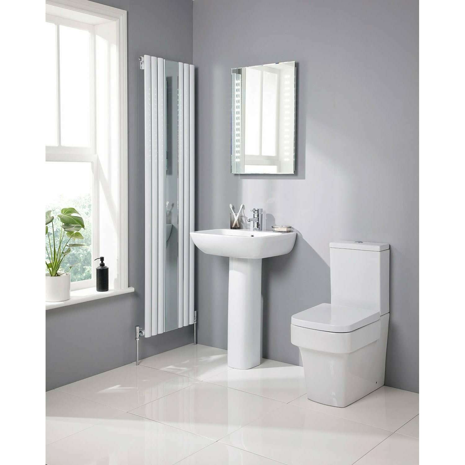 F01923_Medici_Flush_CC_Pan_Lifestyle